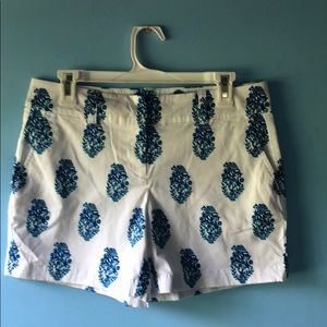 NEW vineyard vines patterned shorts